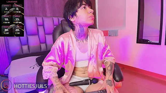 hottiesjuls online show from 06/26/26, 04:00