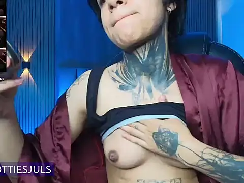 hottiesjuls online show from 07/13/26, 08:44