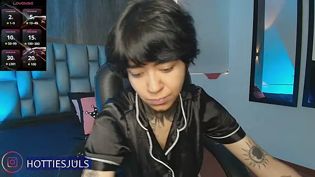 hottiesjuls online show from 07/15/26, 06:57