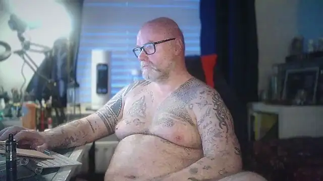 Tattooed Dilf 01 online show from 05/25/26, 08:59
