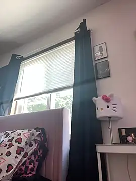 LolaLooney online show from 06/26/26, 07:51