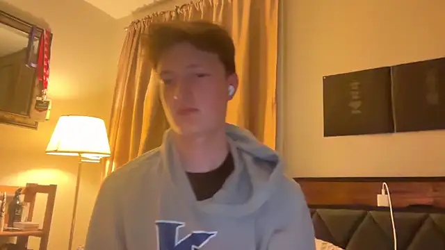 Snapshot of CamBos07 chatting on 06/05/26, 06:52 CamBos07 online show from 06/05/26, 06:52