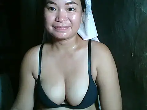 Snapshot of xxslutasian69xx chatting on 06/12/26, 10:52 xxslutasian69xx online show from 06/12/26, 10:52