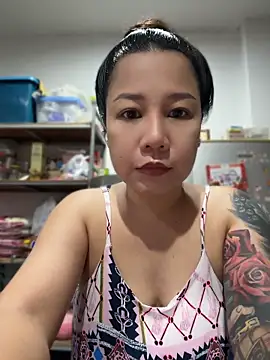 Snapshot of LINDA_HD chatting on 06/12/26, 01:32 LINDA HD online show from 06/12/26, 01:32