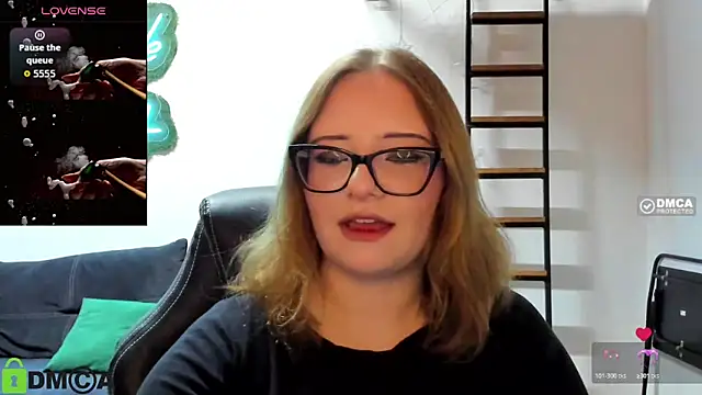 Snapshot of JuliNy_x chatting on 06/03/26, 01:14 JuliNy x online show from 06/03/26, 01:14