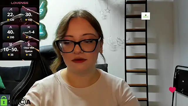 Snapshot of JuliNy_x chatting on 06/04/26, 12:55 JuliNy x online show from 06/04/26, 12:55