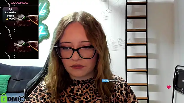 Snapshot of JuliNy_x chatting on 06/06/26, 12:54 JuliNy x online show from 06/06/26, 12:54