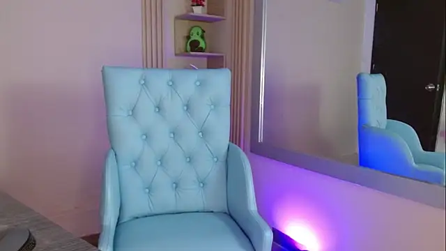 Snapshot of _cloe_21 chatting on 05/30/26, 12:35 cloe 21 online show from 05/30/26, 12:35