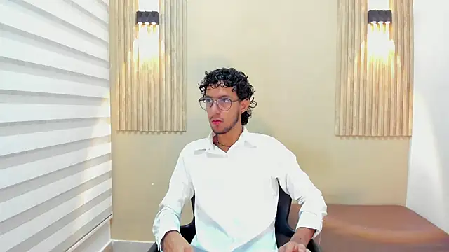 Snapshot of LEO_SANZ66 chatting on 06/04/26, 12:22 LEO SANZ66 online show from 06/04/26, 12:22
