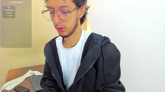 Snapshot of LEO_SANZ66 chatting on 06/10/26, 12:15 LEO SANZ66 online show from 06/10/26, 12:15