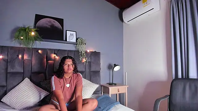 AmeliaLaurent  online show from 06/14/26, 11:45
