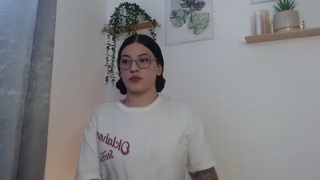 Snapshot of Leena_rose chatting on 07/09/26, 05:39 Leena rose online show from 07/09/26, 05:39