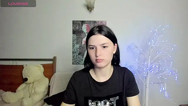 Kira Devi online show from 05/26/26, 07:10