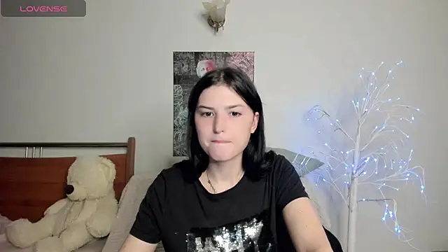 Kira Devi online show from 05/27/26, 07:11