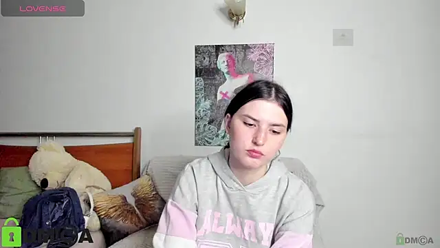 Kira Devi online show from 06/03/26, 07:41