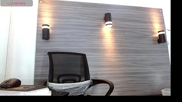 LeleHott01 online show from 07/12/26, 08:27
