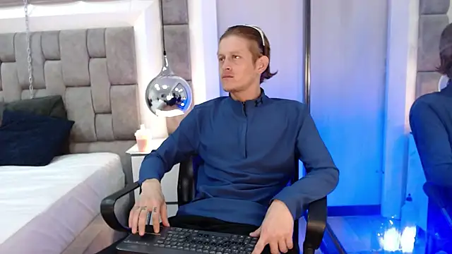 AnthonyStone  online show from 06/05/26, 07:41