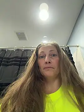 amberhotts2025 online show from 08/05/26, 12:24