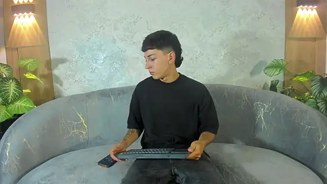 Gian Rossi online show from 06/13/26, 05:33
