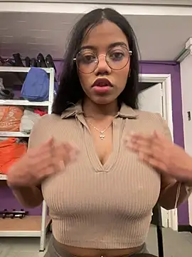 Snapshot of Ariana_roxe_ chatting on 06/11/26, 04:54 Ariana roxe online show from 06/11/26, 04:54