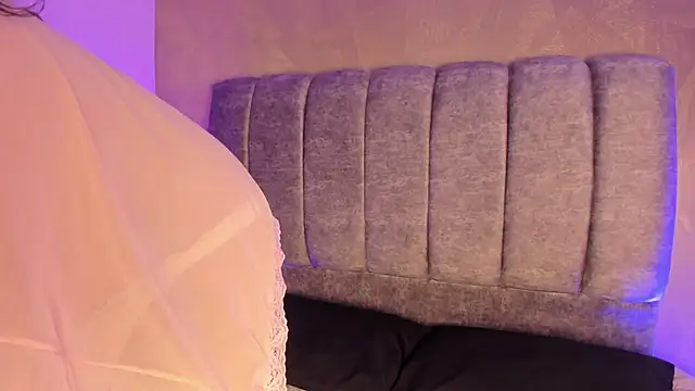 Ariana roxe  online show from 06/18/26, 09:14