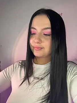Snapshot of QueenL0la chatting on 05/31/26, 04:47 QueenL0la online show from 05/31/26, 04:47