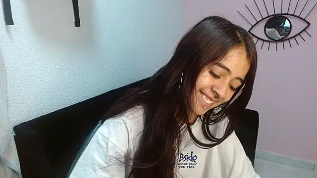 Snapshot of sofiacumgil chatting on 06/13/26, 01:20 sofiacumgil online show from 06/13/26, 01:20