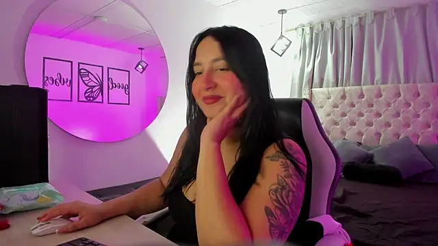 Snapshot of sofia_klarck chatting on 06/11/26, 02:53 sofia klarck online show from 06/11/26, 02:53