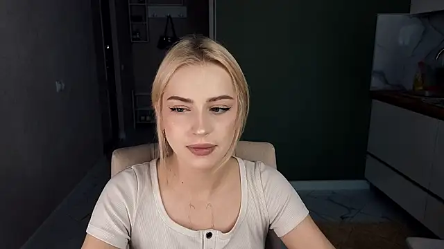 Snapshot of fruktozzkaa chatting on 06/08/26, 07:20 fruktozzkaa online show from 06/08/26, 07:20