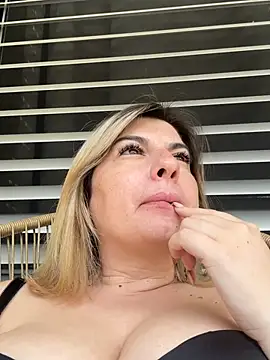 evaxxxcurvyxxx online show from 06/19/26, 09:57