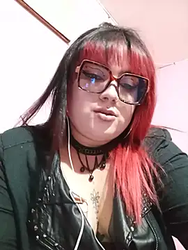 Snapshot of curvy_latina chatting on 06/23/26, 04:32 curvy latina online show from 06/23/26, 04:32