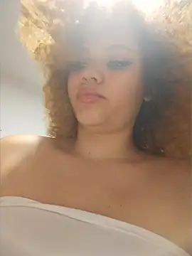 Snapshot of RoouseSiren chatting on 06/11/26, 12:32 RoouseSiren online show from 06/11/26, 12:32