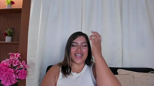 Snapshot of Ambarbrownn___ chatting on 06/11/26, 01:05 Ambarbrownn online show from 06/11/26, 01:05