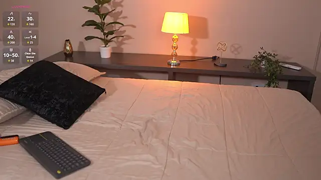 Naomi Silk online show from 07/28/26, 12:23
