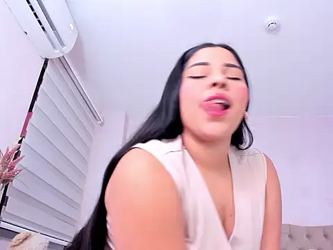 EmilySanchezz online show from 07/02/26, 11:49