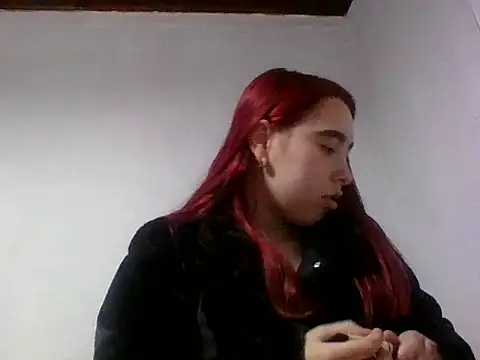 Snapshot of Annisofi000 chatting on 06/01/26, 01:18 Annisofi000 online show from 06/01/26, 01:18