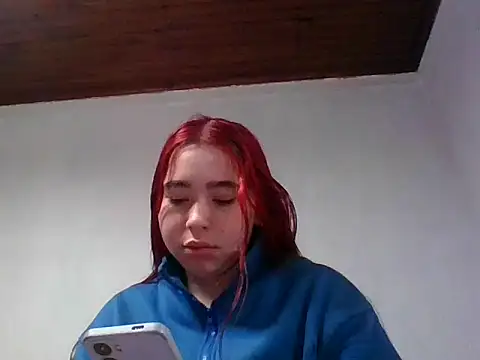 Snapshot of Annisofi000 chatting on 06/04/26, 06:36 Annisofi000 online show from 06/04/26, 06:36