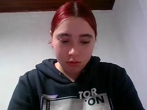 Snapshot of Annisofi000 chatting on 06/13/26, 12:41 Annisofi000 online show from 06/13/26, 12:41