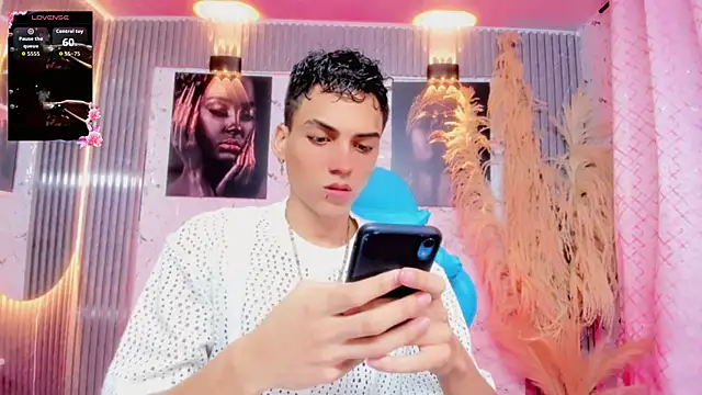 Snapshot of latino_boyy_ chatting on 06/07/26, 01:54 latino boyy online show from 06/07/26, 01:54
