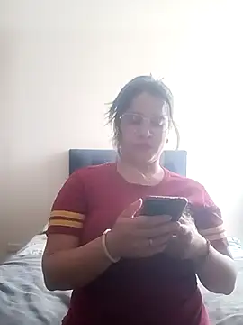 Snapshot of Andreita_2002 chatting on 08/06/26, 03:47 Andreita 2002 online show from 08/06/26, 03:47