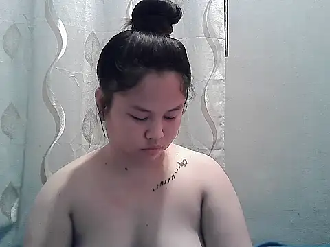 Snapshot of ThePrettySecret chatting on 06/07/26, 10:19 ThePrettySecret online show from 06/07/26, 10:19