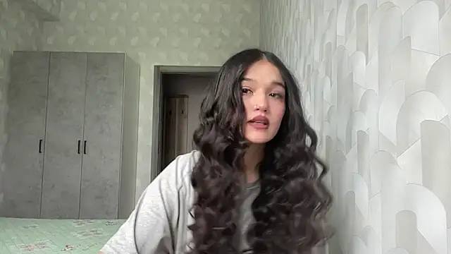 LisetteParajon online show from 06/11/26, 05:05