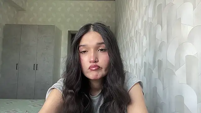 LisetteParajon online show from 06/13/26, 05:05