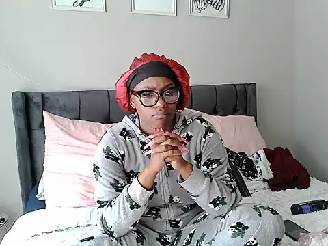 Snapshot of MissLaToYa chatting on 06/29/26, 12:05 MissLaToYa online show from 06/29/26, 12:05
