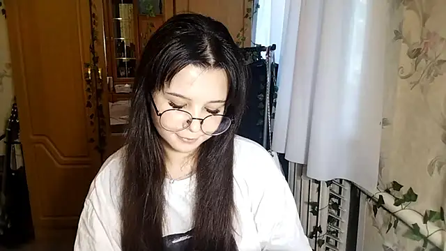 Snapshot of Adilily chatting on 06/11/26, 01:31 Adilily online show from 06/11/26, 01:31