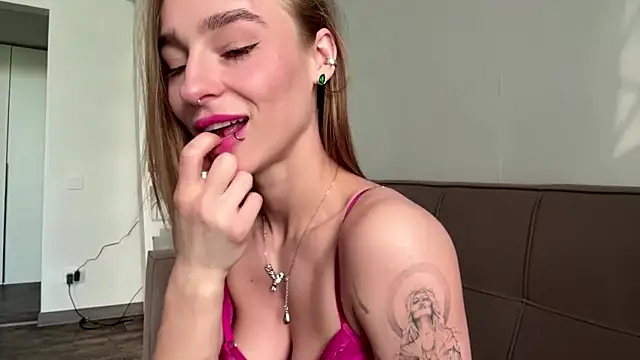 Snapshot of amilia-sexygirl chatting on 06/08/26, 01:28 amilia-sexygirl online show from 06/08/26, 01:28