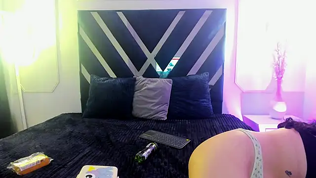 Snapshot of Miiarouse__ chatting on 06/11/26, 04:21 Miiarouse online show from 06/11/26, 04:21