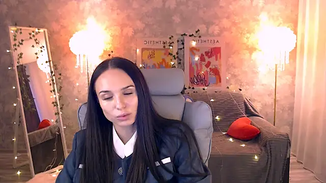 NicoleMerz online show from 06/05/26, 04:02