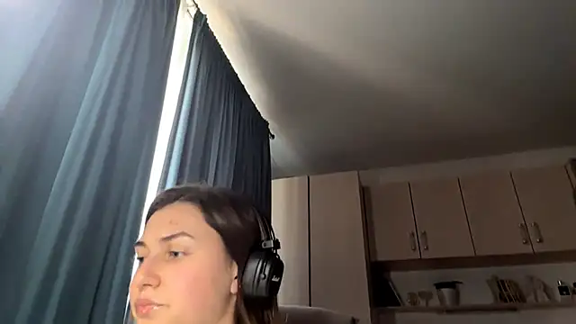 Snapshot of CameTruce chatting on 06/08/26, 03:23 CameTruce online show from 06/08/26, 03:23