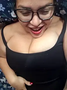 Snapshot of leonorq chatting on 06/14/26, 08:00 leonorq online show from 06/14/26, 08:00